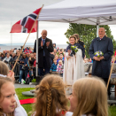 Det ble flott bursdagssang for Kong Harald og Dronning Sonja. Foto: Sven Gj. Gjeruldsen, Det kongelige hoff